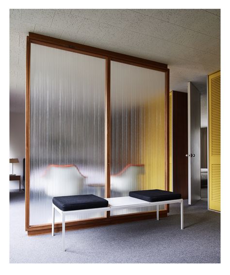 Glass Partition Designs, Modern Partition Walls, Glass Partition Wall, Reeded Glass, Glass Partition, Prefabricated Houses, Partition Design, Flute Glass, Partition Wall