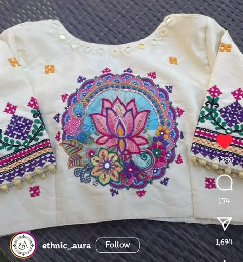 Blouse Painting Designs, Machi Work Blouse, Exclusive Saree Blouse Designs, Gamthi Work, Blouse Designs High Neck, Cotton Blouse Design, Mirror Work Blouse, New Saree Blouse Designs, Lehenga Designs Simple