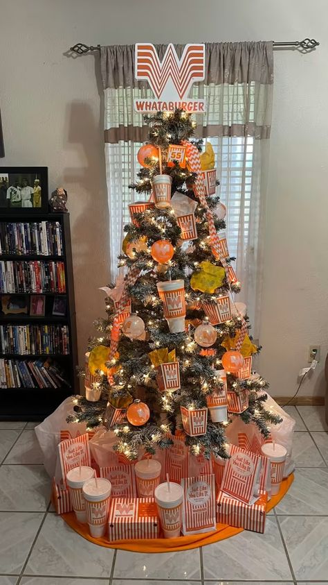 PHOTO: Man eats Whataburger for two weeks to decorate Christmas tree Christmas Window Display Retail, Texas Christmas Tree, Decorate Christmas Tree, Ugly Christmas Tree, Decorate Christmas, Texas Christmas, Texas Man, Tacky Christmas, Holiday Tree Decorations