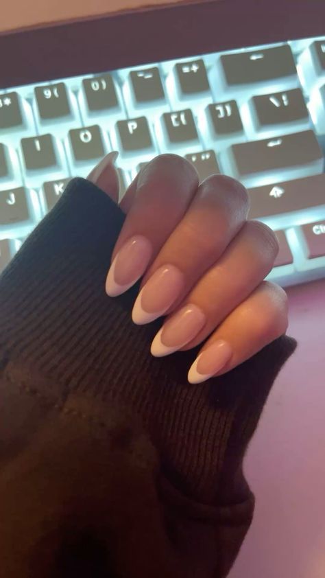 Reverse French Tip Nails Almond, Cute Neutral Nails Almond, Almond Nails For Italy, Almond Oval French Tip Nails, Almond Shape Nails Tutorial, French Tip Nails On Almond Nails, Gel X Almond French Tip, Cute Almond French Nails, Almond Nails Inspo Simple