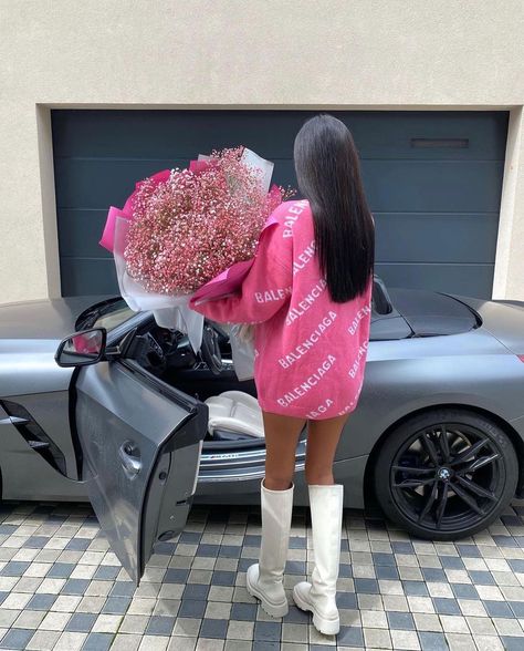 The Million Lady on Instagram: “Pink obsessed 💘” Balenciaga Sweater Outfit, Balenciaga Sweater, Pink Balenciaga, Pink Flower Bouquet, Yeezy Outfit, Miss Girl, Instagram Russia, Pink Images, Rich Girl Lifestyle