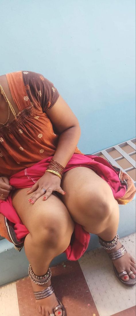 Roja Navel, Jallikattu Images, Bold Photoshoot, Girl Crush Fashion, Hot Women Dress, Beautiful Dresses For Women, Hottie Women, Beautiful Women Over 40