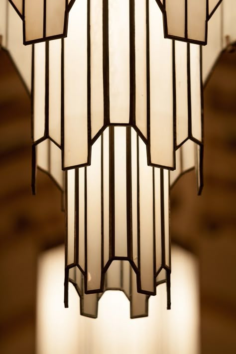 This lamp is an example of the type of lighting we will be using, soft yet with harsh outlines contrasting in dark tones. Art Deco Lamps Vintage, Art Deco Chandeliers, Art Deco Lights, Arte Art Deco, Lampe Art Deco, Art Deco Ceiling, Vintage Industrial Lighting, Diy Lampe, Motif Art Deco