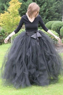 Would make a great witches skirt!!! Witch Skirt, Diy Maxi Skirt, Craft Halloween, Skirt Tutu, Scene Girl, Halloween Tutu, Skirt Diy, Skirt Tulle, Hallowen Costume