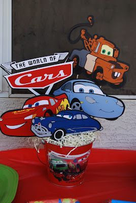 Crafty Teacher Mom: Disney Cars Birthday Party! Cars Disney Centerpieces, Disney Cars Centerpieces Diy, Pixar Cars Centerpieces, Cars Baby Shower Theme Disney, Cars Centerpiece Ideas, Car Centerpieces, Lightning Mcqueen Party, Disney Cars Theme, Auto Party