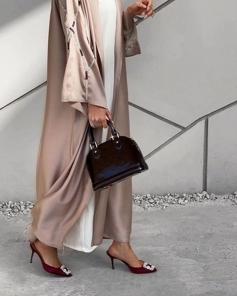 Hijabs • Instagram Office Abaya, Abaya Store, Abaya Fits, Hijabi Lifestyle, Dress Arabic, Ramadan Abaya, Hijabi Muslimah, Modest Aesthetic, Hijab Clothes