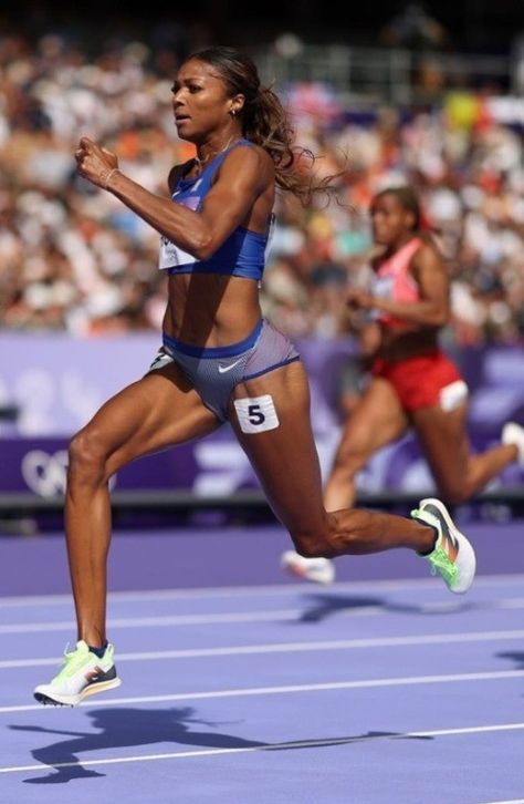 Usa Track And Field, Track Athlete Aesthetic, People Reference Poses, Gabby Thomas, Noah Lyles, Woman Athlete, Sydney Mclaughlin, Track Goals, Athlete Motivation