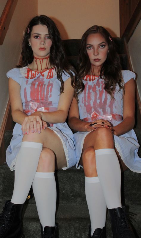 Shining Twins Costume, Costume Halloween Duo, Two Person Halloween Costumes, Twin Costumes, Sister Costumes, Halloween Duos, Horror Halloween Costumes, Twin Halloween, Movie Halloween Costumes