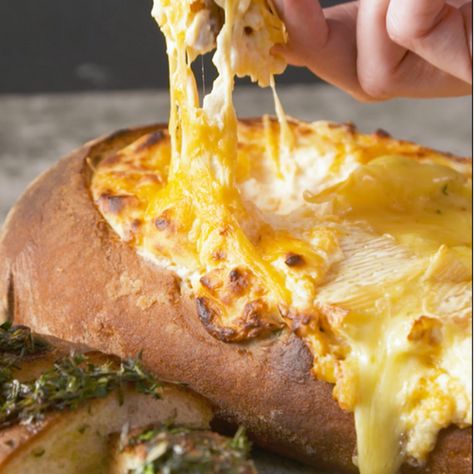 Cheesy Bread Boat. A hollowed out loaf filled with a cheddar and cream cheese mixture and a bonus #camembert wheel for some extra cheesy goodness. A crowd pleaser! Cheese Boat, Bread Boats, Foodies Of Sa, African Homes, South African Homes, Bread Dishes, Hot Cheese, Cheesy Bread, Cheese Bread