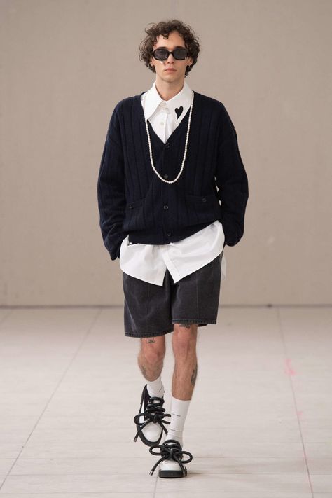 Kimhekim Fall Winter 2024-25 Fashion Show Punk Summer Outfits, Punk Office, Office Punk, Office Outfit Men, Paris Autumn, Paris Fashion Week Men, Summer Office Outfits, Fashion Boy, Mens Editorial