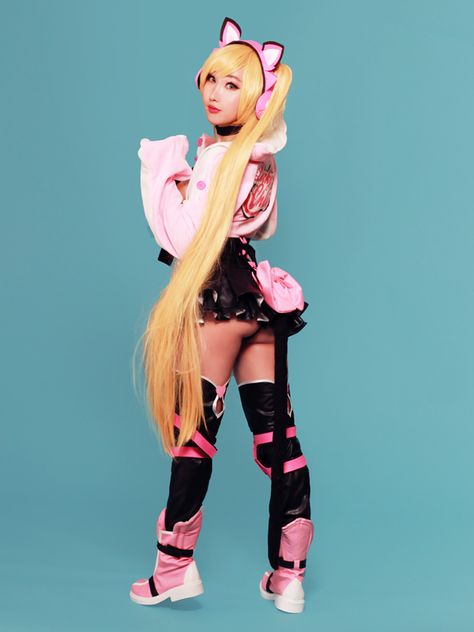 Lucky Chloe, Tekken Cosplay, Cosplay For Women, Tekken 7, Crazy Outfits, Halloween Outfits, Alternative Fashion, Online Art Gallery, Trending Memes