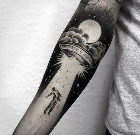 Creative Alien Abuduction Mens Forearm Sleeve Tattoo With Negative Space Design Negative Space Tattoo, Ufo Tattoo, Blackout Tattoo, Forearm Sleeve, Forearm Sleeve Tattoos, Alien Tattoo, Wolf Tattoo Design, Geniale Tattoos, Space Tattoo