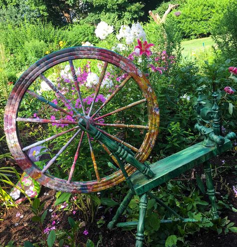 This spinning wheel and 2 fiber carders (attached with llama fiber cording) have been repurposed to add a whirling bouqet to an interior or to highlight nature's hues in a garden. Millinery Diy, Antibes Green, Future Garden, Green Diy, Garden Inspo, General Finishes, Annie Sloan Paints, Design Challenge, Flower Lights