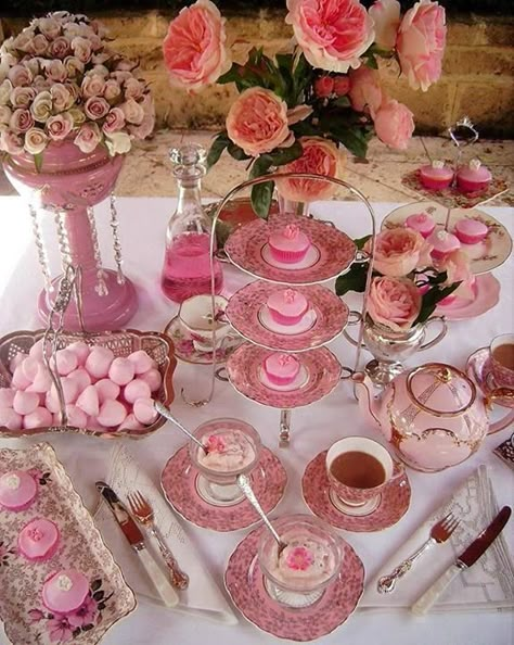 Glam Bridal Shower Ideas, Pink Tea Party, Pink Desserts, High Tea Party, Vintage Tea Party, Afternoon Tea Parties, Pink Tea, Tea Sandwiches, Snacks Für Party