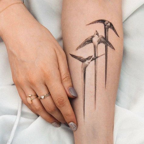 Small Tattoos en Instagram: “Poetic tattoos by @ghinkos • Manhattan 🇺🇲 check the meaning of each tattoo on her profile” Poetic Tattoos, Traditional Swallow, Traditional Swallow Tattoo, Small Animal Tattoos, Animal Tattoos For Men, Always Tattoo, Swallow Tattoo, Explore Tattoo, Warrior Tattoos