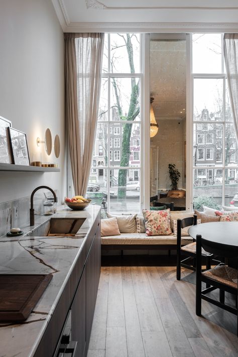 Diipa Büller-Khosla's canal house in Amsterdam is a postcard from 1614 | Architectural Digest India Amsterdam Kitchen, Canal House Amsterdam, Dutch Interior Design, Amsterdam Apartment, Amsterdam Houses, Deco Studio, Canal House, Kitchen Inspiration Design, Kitchen Remodeling