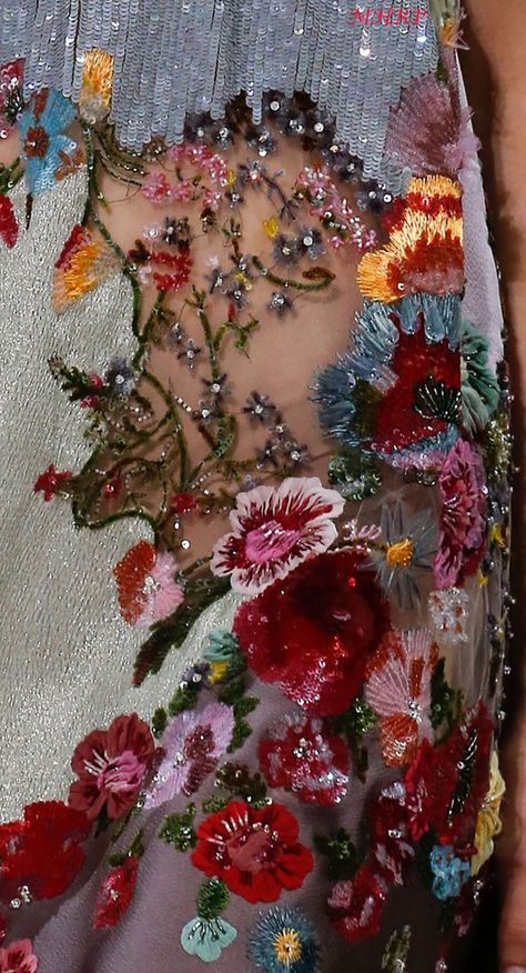 Haute Couture Embroidery, Textiles Projects, Tambour Embroidery, Couture Embroidery, Couture Details, Floral Fashion, Textiles Fashion, Embroidery Fashion, Embroidery Ideas