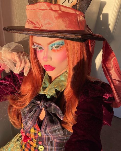 Mad Hatter Makeup, Mad Hatter Halloween Costume, Mad Hatter Costume, Matching Halloween Costumes, Creepy Halloween Makeup, Cute Halloween Makeup, Hot Halloween Outfits, Pretty Halloween Costumes, Holloween Costume