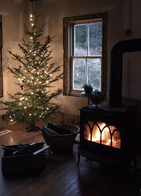 Winter Fireplace, Wood Nymph, Irish Roots, Dark Christmas, Cabin Christmas, Real Christmas Tree, Christmas Fireplace, Merry Little Christmas, Christmas Mood