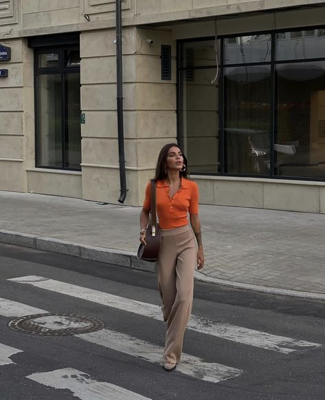 Orange Polo Outfit Woman, Polo Outfit Women's, Color Palette Aesthetic, Palette Aesthetic, Orange Outfits, Orange Color Palette, Minimalist Fashion Outfits, Outfits Nyc, Polo Outfit