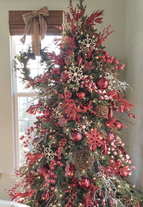 Red berry Christmas tree 2016 Red Berry Christmas Tree, Woodland Christmas Theme, Tree Topper Ideas, Berry Christmas Tree, Twig Christmas Tree, Decorating With Sticks, Tree Themes, Christmas Tree Inspiration, Red Christmas Tree