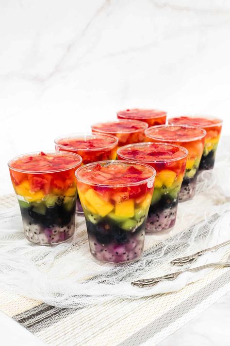 Kids Birthday Party Snacks, Birthday Party Foods, Fruit Jelly Recipe, Kids Birthday Party Food, Jelly Cups, Birthday Party Snacks, Fruit Cups, Kids Party Food, Jelly Recipes