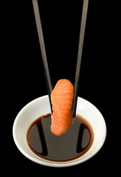 Un Instant Japanese Food Photography, Sushi Love, Salmon Sashimi, Salmon Sushi, Sushi Art, Sushi Recipes, Japan Food, Sushi Rolls, Tempura