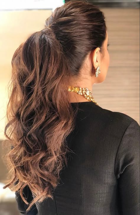 Pony Hairstyle On Saree, Open Hairstyles For Western Dress, Messy Ponytail Hairstyles Indian Wedding, Pony Hairstyle For Saree, Reception Pony Hairstyles, Indian Ponytail Hairstyles, Rom Hairstyle, Messy Ponytail Hairstyles Indian, Pony Hairstyles Wedding Indian