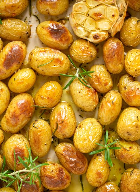 Quick Roasted Potatoes, Reheat Baked Potato, Yellow Potatoes Recipes, Roasted Small Potatoes, Roasted Yellow Potatoes, Small Potatoes Recipe, Quick Potato Recipes, Oven Roasted Baby Potatoes, Baked Baby Potatoes