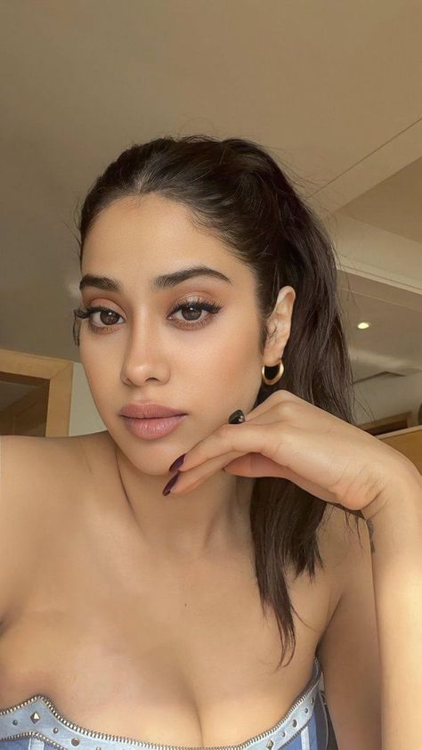 Jahnvi Kapoor Hot Jahanvi Kapoor, Jahnvi Kapoor, Janhvi Kapoor, Desi Beauty, Bollywood Actress, Actresses, On Twitter, Twitter, Beauty