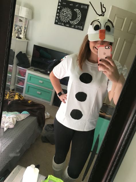 Olaf Costume Diy Women, Frozen Pabbie Costume, Diy Olaf Costume Women, Olaf Halloween Costume Woman, Winter Costume Ideas, How To Make An Olaf Costume, Diy Olaf Costume Adult, Adult Olaf Costume, Maternity Olaf Costume