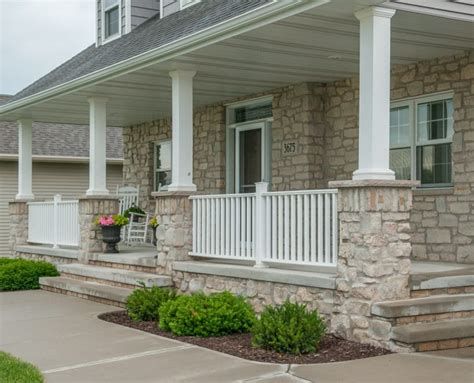 Screen porch with stone veneer columns | Screened porch designs, Porch design, Porch columns Front Porch Stone, Front Porch Columns, Front Porch Railings, Real Stone Veneer, Stone Porches, Porch Entrance, Porch Remodel, Back Porches, Porch Columns