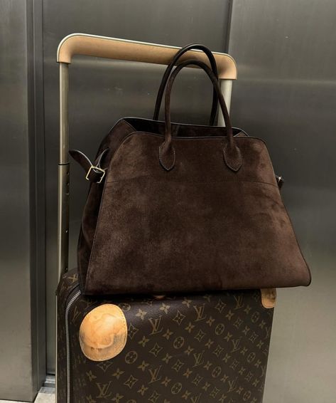 Louis Vuitton Suitcase, Back To University, Camila Morrone, Big Sweaters, Women's Bags By Style, Boot Jewelry, Porsche Carrera, Jane Birkin, Board Inspiration