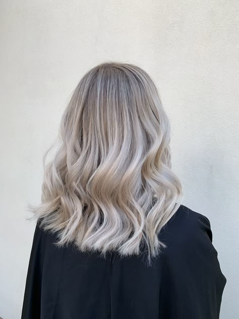 Medium Length Blonde Hairstyles, Cool Blonde Balayage, Cold Blonde, Cold Hair, Medium Length Blonde Hair, Medium Length Blonde, Warm Scarves, Hair Color Underneath, Hair Blond