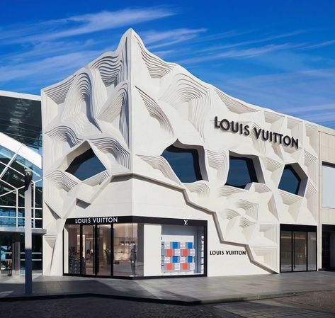 A New Book Celebrates the Architecture of Louis Vuitton Stores Around the World, From Istanbul to Seoul | Condé Nast Traveler Japanese Art Modern, Tokyo Museum, Louis Vuitton Store, New York Museums, Conde Nast Traveler, Shopping Malls, Museum Of Contemporary Art, Miami Design, Science And Nature