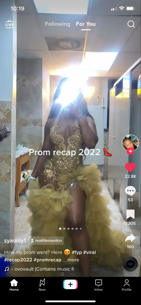 Baddie Prom Dresses, After Prom Outfit, Classy Prom, Prom Inspiration, After Prom, Sparkly Prom Dresses, Gorgeous Prom Dresses, Prom Girl Dresses, Senior Prom Dresses