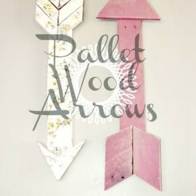 Wood Pallet Arrows {DIY Decor} – Tip Junkie Arrows Diy, Wood Arrow, Pallet Creations, Pallet Crafts, Pallet Art, Pallet Ideas, Décor Diy, Pallet Wood, Crafty Craft