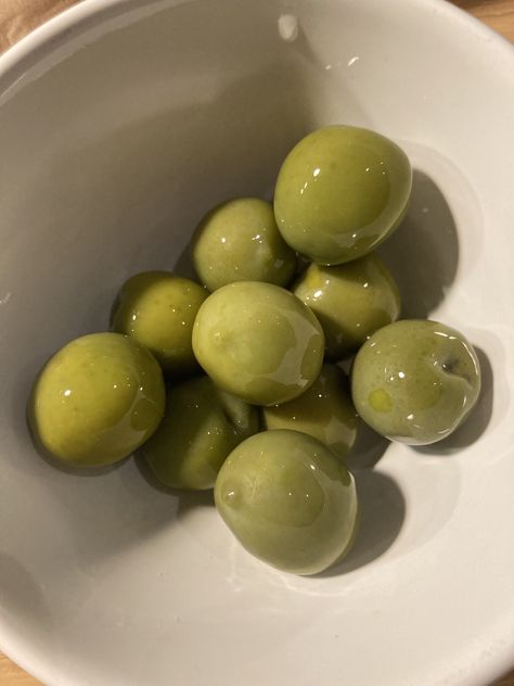 Olives Appetizer, Olive Oil Uses, Social Media Manager Content, Olive Oil Dip, Fatty Foods, Olive Recipes, Appetizer Ideas, Summer Wines, Mediterranean Cuisine