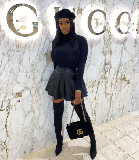 Leather Pleated Skirt Outfit Black Women, Leather Skater Skirt Outfit, Pleated Skirt Outfit Black Women, Leather Pleated Skirt Outfit, Pleated Leather Skirt Outfit, Leather Skirt Outfit Winter, Skirt Outfit Black Women, Circle Skirt Outfits, Skater Skirt Outfit