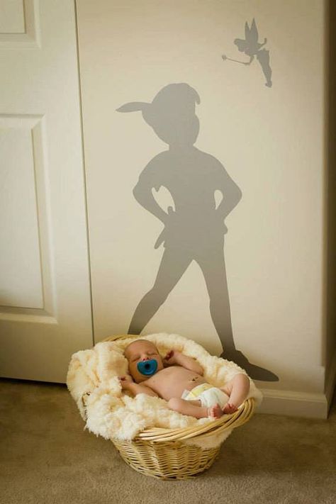 33 Perfectly Subtle Ideas For Your Disney-Themed Nursery Peter Pan Shadow, Disney Themed Nursery, Neverland Nursery, Nursery Ideas Boy, Peter Pans, Casa Disney, Peter Pan Nursery, Deco Disney, Disney Nursery