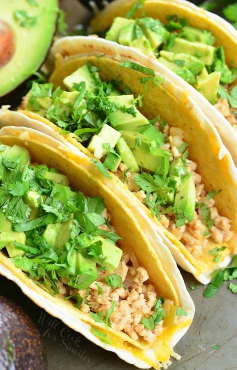 Avocado Turkey Tacos. Delicious turkey tacos packed with veggies, avocado, and served in a cheesy double taco shell. Turkey Tacos Recipes, Taco Shell, Turkey Tacos, Nice Recipes, Tacos And Burritos, Turkey Meat, Taco Stuffed Shells, Healthy Bites, Taco Recipes