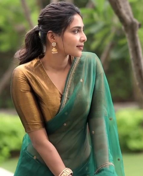 Iswarya Lakshmi Actress, Aishwarya Lekshmi In Saree, Aishwarya Lekshmi Hot, Aishwarya Lakshmi Photos, Aishwariya Lakshmi, Aishwarya Lakshmi, Aishwarya Lekshmi, Lovely Photo, Saree Photoshoot