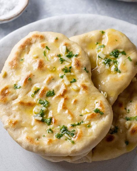 Garlic Naan Bread Recipe (Easy & Vegan) - Romy London Garlic Naan Bread Recipe Easy, Naan Bread Recipe Easy, Garlic Naan Bread Recipe, Make Naan Bread, Vegan Garlic Bread, Garlic Flatbread, Vegan Naan, Vegan Tzatziki, Recipes With Naan Bread