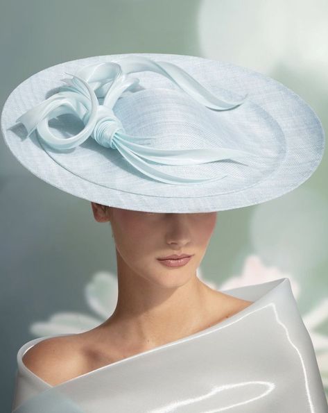 Fascinator Hats Outfit, Philip Treacy Hats, Mother Of The Bride Fashion, Large Brim Hat, Luxury Hats, Derby Hats Fascinators, Kentucky Derby Fascinator, Philip Treacy, Pretty Hats