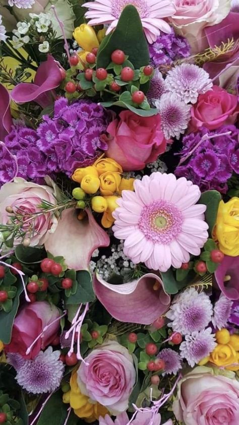 Places Background, Bunches Of Flowers, Flower Boutique, Beautiful Bouquet Of Flowers, Violet Flower, Flower Phone Wallpaper, Beautiful Flowers Pictures, Bunch Of Flowers, Bouquet Of Flowers