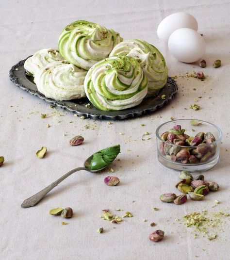 PISTACHIO SWIRL MERINGUE Swirl Meringue, Pretty Sweets, White Chocolate Oreos, Meringue Recipe, Fine Dining Recipes, Meringue Cookies, Two Fingers, Gf Recipes, Gifts For Coffee Lovers