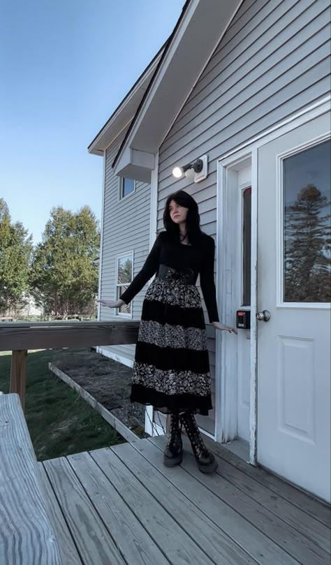 Edgy Work Outfits, Fem Outfits, Witchy Clothes, Cottagecore Spring, Gothic Outfit, Dreamy Style, Boho Goth, Dark Style, Dark Cottagecore