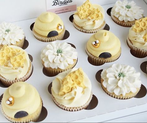 What Will It Bee Cupcakes, What Will It Be Cupcakes, Bee Birthday Cupcakes, Bride To Bee Cupcakes, Bee Themed Cupcakes Shower Ideas, First Bee Day Cupcakes, Honey Bee Cupcakes, Bee Cupcakes Ideas, Bee Baby Shower Cupcakes