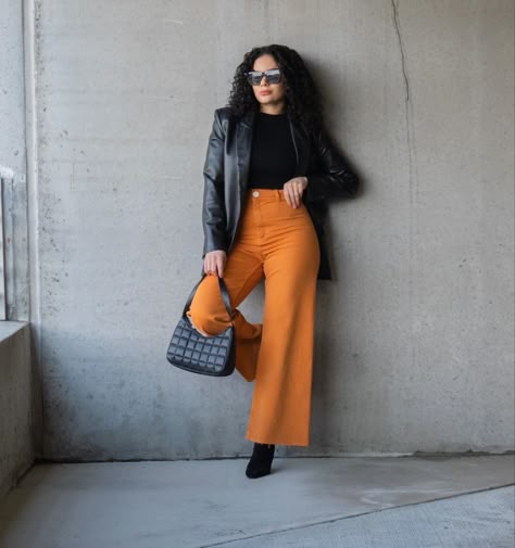 Orange denim. Orange pants. Orange marine pants. Zara outfit Orange Bootcut Pants Outfit, Orange Flared Pants Outfit, Orange Jeans Outfit Winter, Orange Chic Outfit, Orange Wide Pants Outfit, Orange Work Pants Outfit, Burn Orange Pants Outfit, Orange Denim Pants Outfit, Orange Shirt Black Pants Outfit