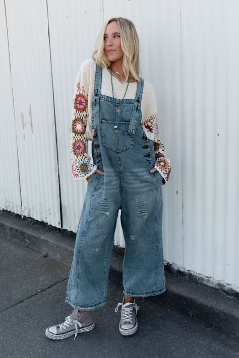 High Hopes Slouchy Pocket Denim Overalls - Blue Pockets | Three Bird Nest Cropped Overalls Outfit, Dressing Up Overalls, Fall Overalls Outfit, Loose Fit Outfits, Fall Overall Outfits, Cute Jumpsuit Outfits, Overalls Outfit Fall, Bohemian Fall Outfits, Cute Overall Outfits